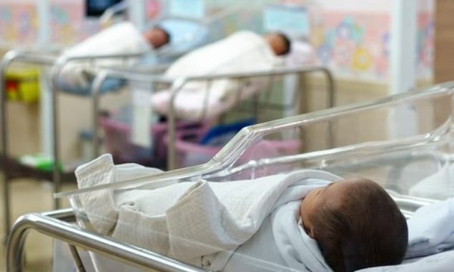 Foshnja në inkubator pa ngrohje, Drejtoresha e Neonatalogjisë: Kemi kërkuar përgjigje…