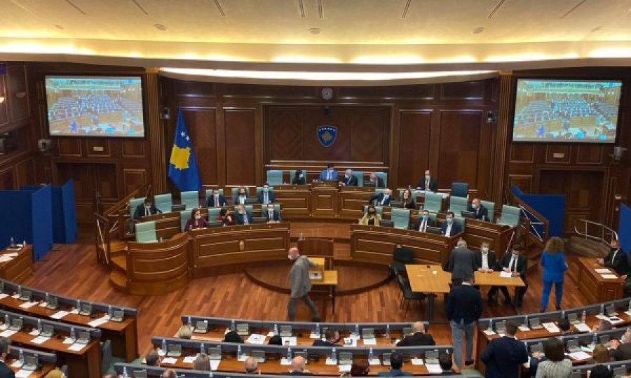 Adem Hoxha merr pjesë në votimin për Presidentin