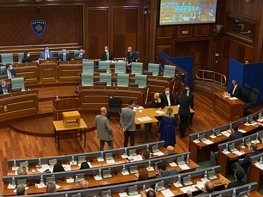 Albena Reshitaj, Adem Hoxha si dhe Fadil Gashi votojnë edhe në raundin e dytë