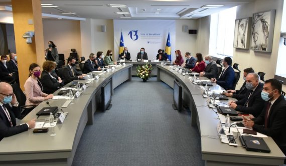 Mbyllje për 11 ditë, kthehet ora policore – miratohen masat e reja anti-Covid