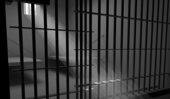  Gënjeu të bijën për 1 prill, 58-vjeçarja përfundon në burg 