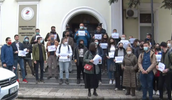  “UP sek*iste”, nis protesta para rektoratit për shkarkimin e Ardian Kastratit 