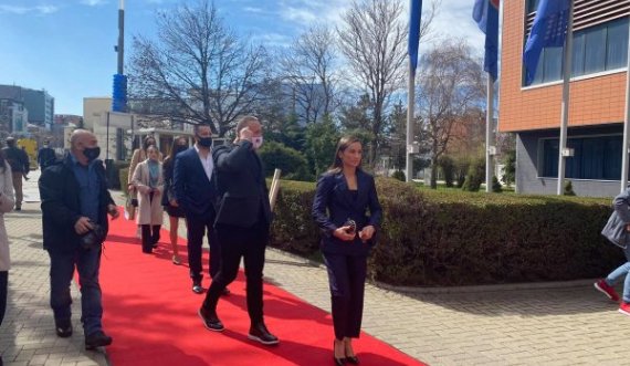 Majlinda Kelmendi merr pjesë në inaugurimin e presidentes Vjosa Osmani