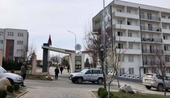  Studentët kundërshtojnë mbylljen e konvikteve e mensës 