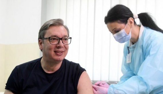 Vuçiqi e merr vaksinën kineze kundër koronavirusit