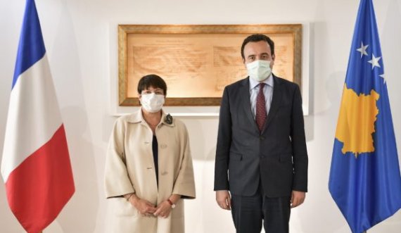 Kurti takohet me ambasadoren franceze në Kosovë, diskutojnë për sigurimin e vaksinave
