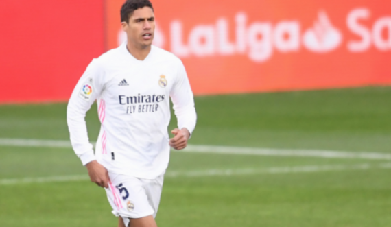 Varane transferohet në Manchester United