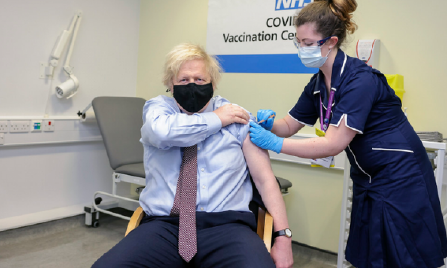 Britania sot mund ta pezullojë vaksinën e AstraZeneca-s për të rinjtë