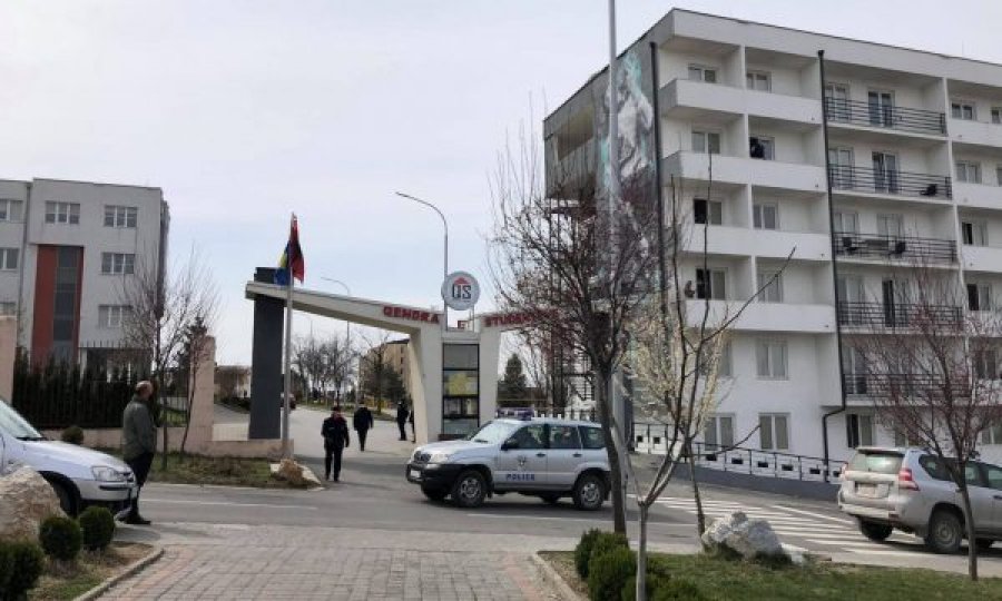  Studentët kundërshtojnë mbylljen e konvikteve e mensës 