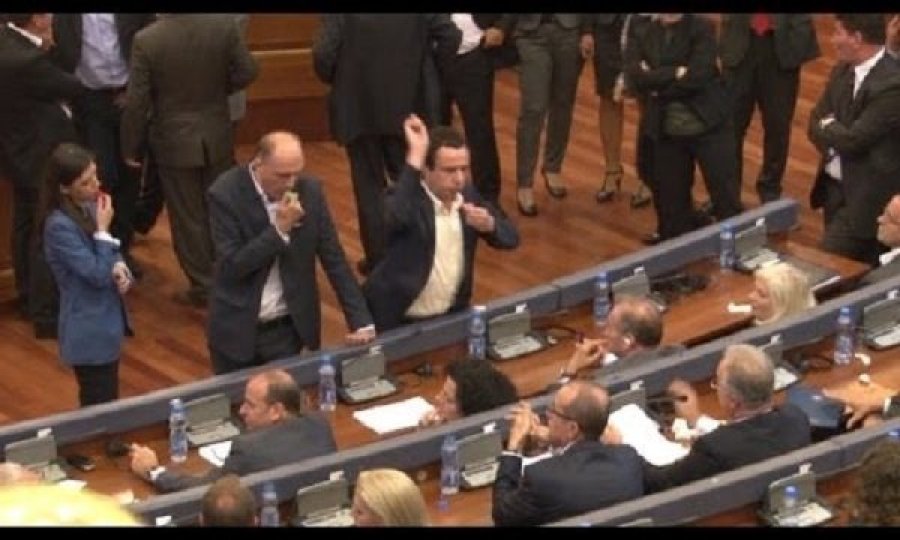 Haliti kujton momentin kur Kurti i kishte hedhur ujë dhe e kishte gjuajtur me vezë