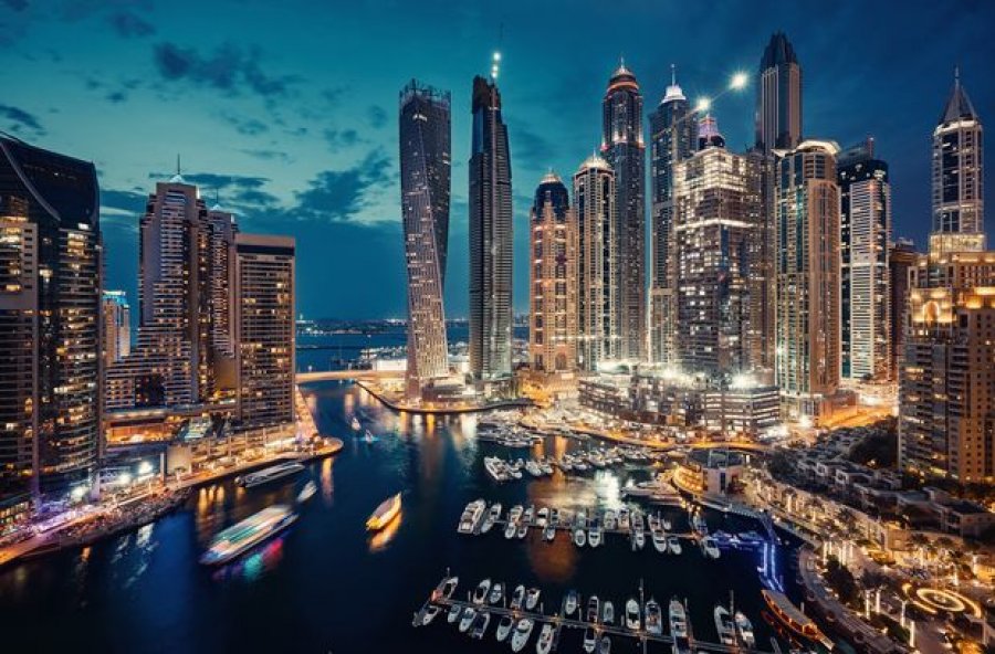  Dubai dëbon gratë që dolën të zhveshura në ballkon 