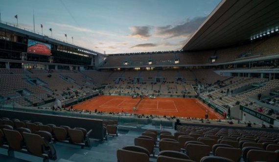 Shtyhet “French Open”