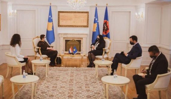 Vjosa Osmani në takim me ambasadoren holandeze, kërkon ndihmë për Kosovën në sigurimin e vaksinës anti-Covid 19 