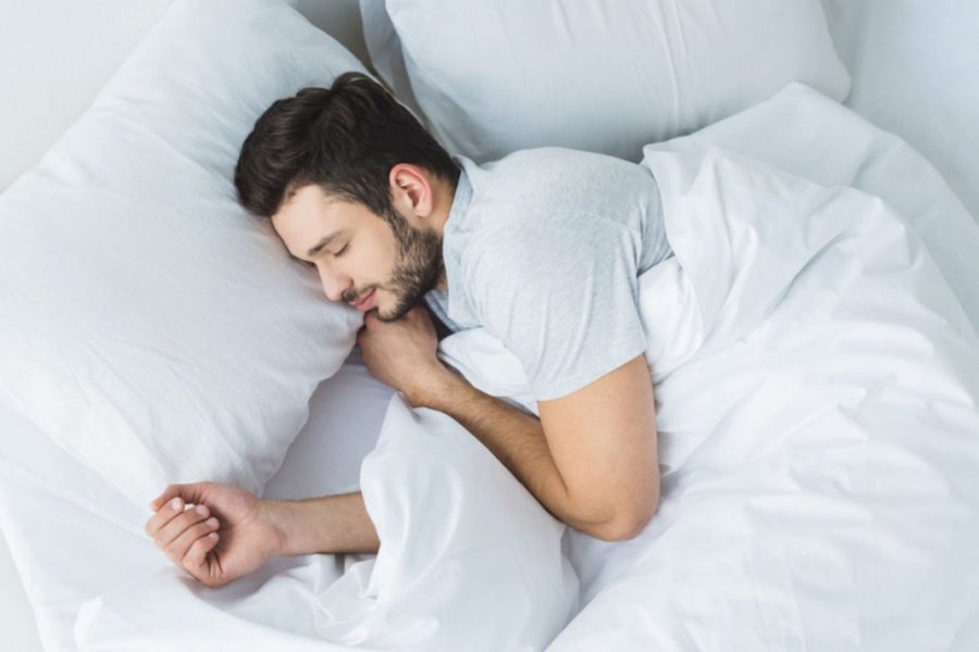 Katër gjëra që nuk duhet t'i bëni para gjumit