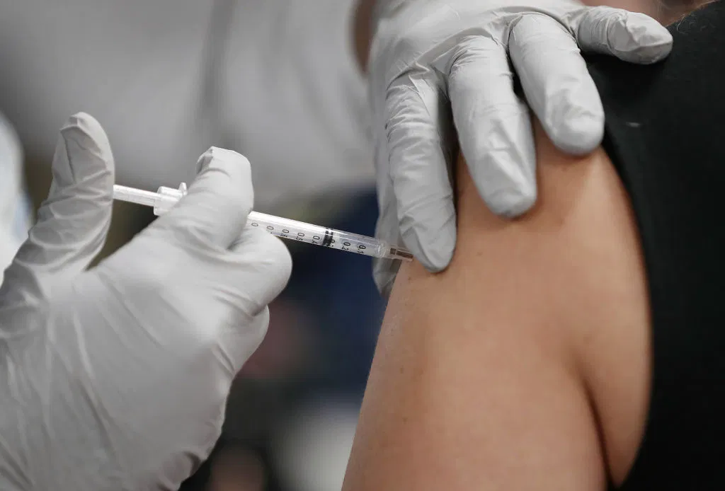  Serbia paralajmëron vaksinim të detyrueshëm për një kategori të shoqërisë 