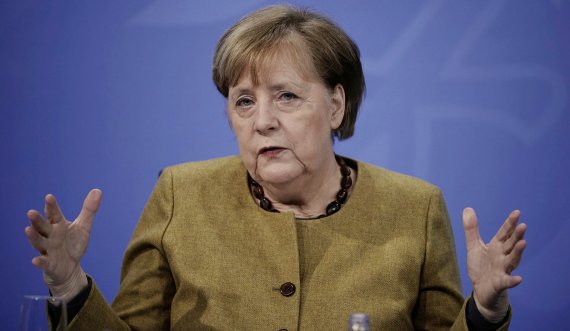 Angela Merkel nuk përjashton vendosjen e karantinës 