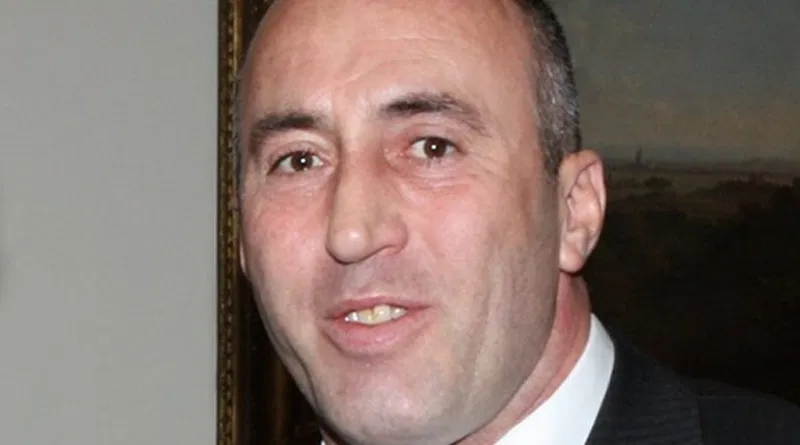  Ramush Haradinaj uron dy kadetët e FSK-së të cilët diplomojnë sot në Akademinë ushtarake në Mbretërinë e Bashkuar 