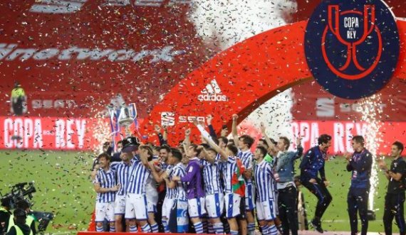 Fituan Kupën e Mbretit, Sociedadi feston me stafin mjekësor