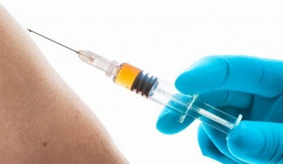  A duhet të hidhen apo të asgjësohen shiringat pas vaksinimit, flasin infektologët 