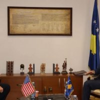Ambasadori Kosnett: Diskutim i mirë me Sveçlën për çështjet anti-korrupsion, sundimin e ligjit e qeverisjen e mirë