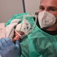 I vdiq gruaja gjatë lindjes, kolegët e befasojnë kosovarin me ndihmën e tyre