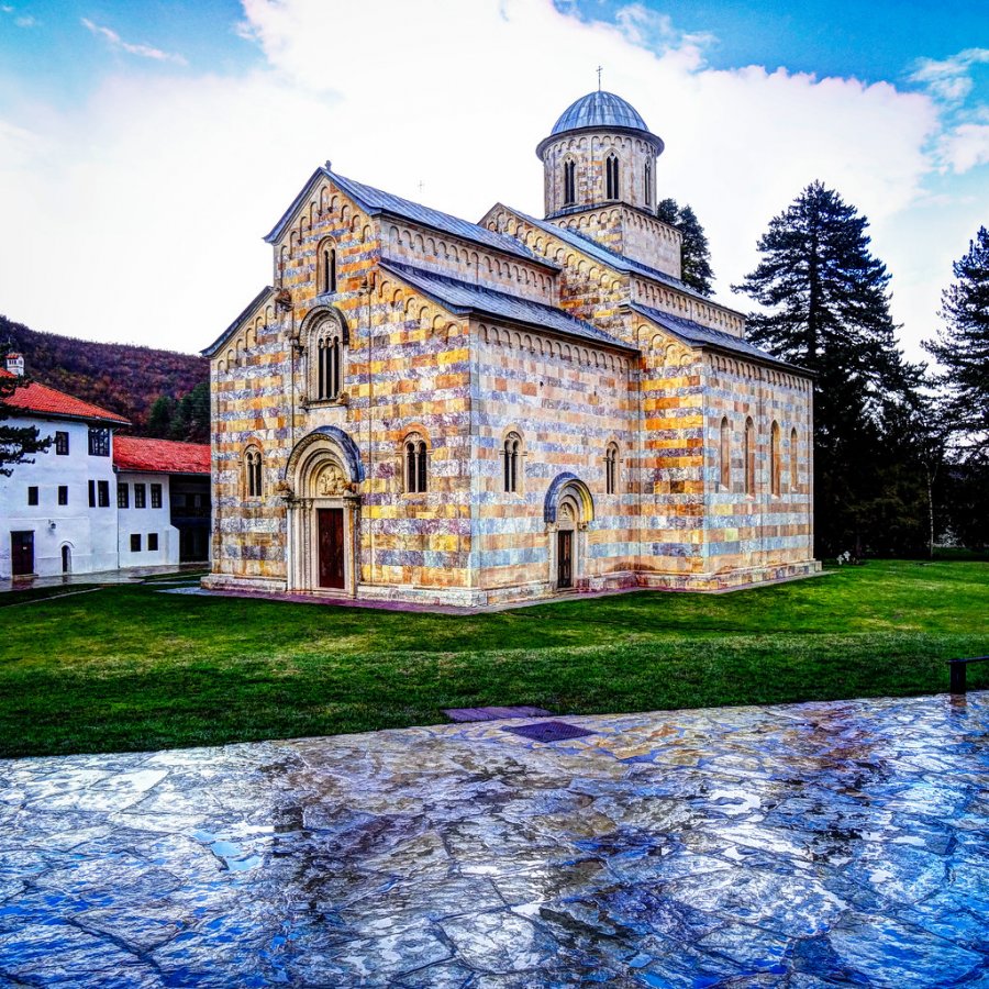 Kishat dhe manastiret serbe në Kosovë i kanë shërbyer dhunës dhe terrorit serbomadh mbi shqiptarët!