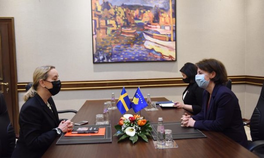 Donika Gërvalla takohet me ambasadoren e Suedisë, flasin për rrugën e Kosovës drejt BE’së 