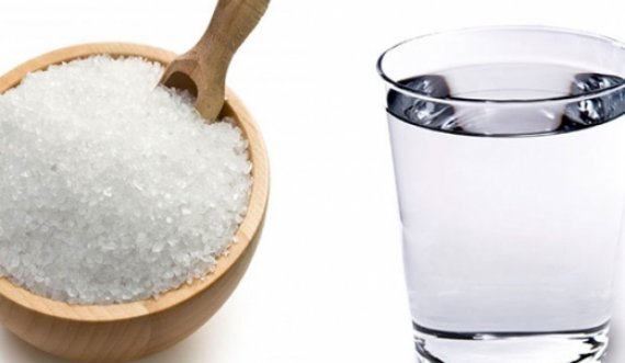 Pini një gotë ujë me kripë: Ja çfarë do të ndodhë