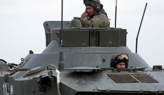  A po përgatitet Rusia të pushtojë Ukrainën? 