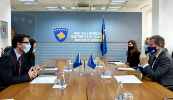 Ministri Murati takohet me ambasadorin e BE’së në Kosovë, flasin për krijimin e Fondit Sovran