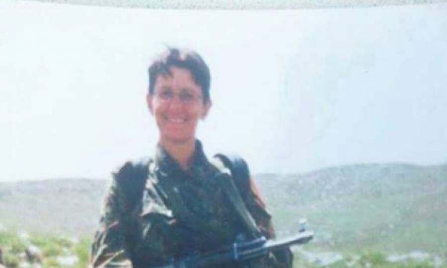 Pas fjalëve të Shefqet Krasniqit, Aida Derguti publikon foto me armë: Qe qitu n’maxhe pak