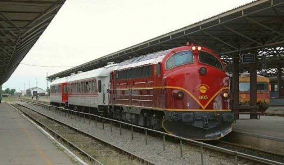 Në Fushë Kosovë gjendet i vdekur një 28-vjeçar në stacionin e trenit, dyshohet se bëri vetëvrasje 