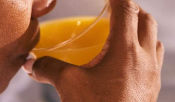 Vdesin 10 persona pasi konsumuan lëng portokalli me afat të skaduar