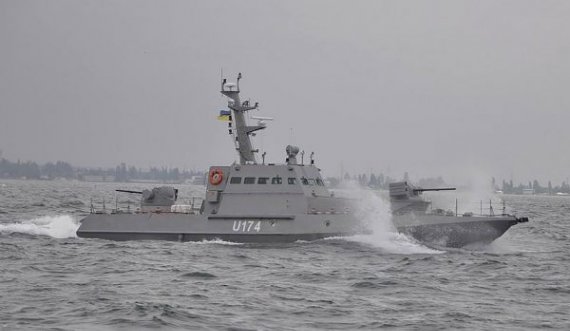 Ukraina kërcënon se do t’i qëllojë barkat e FSB-së ruse në Detin Azov
