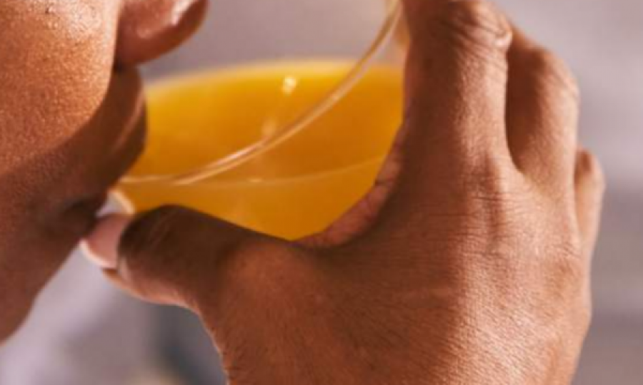 Vdesin 10 persona pasi konsumuan lëng portokalli me afat të skaduar