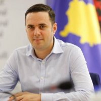 Lumir Abdixhiku mbledh Kryesinë, e informon për procesin e votimit të Presidentes