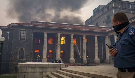 Zjarri i frikshëm djeg një ndër universitetet më të vjetër në Afrikën e Jugut 