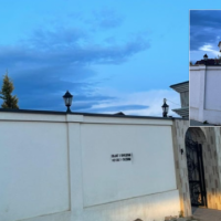 Mbushen me grafite seksiste muret e shtëpisë së Adelina Graincës