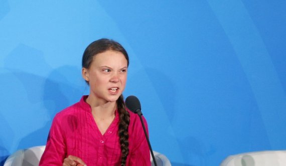 Aktivistja adoleshente dhuron 100 mijë euro për vaksinat
