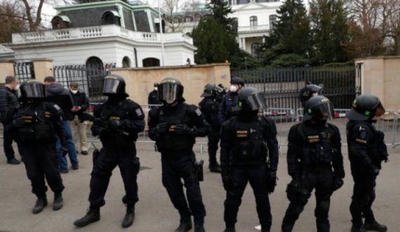Çekia arreston një grup që u bë gati për luftë krah separatistëve pro-rusë në Ukrainë