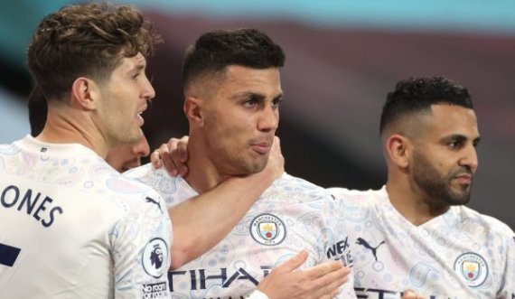 Manchester City fiton me përmbysje