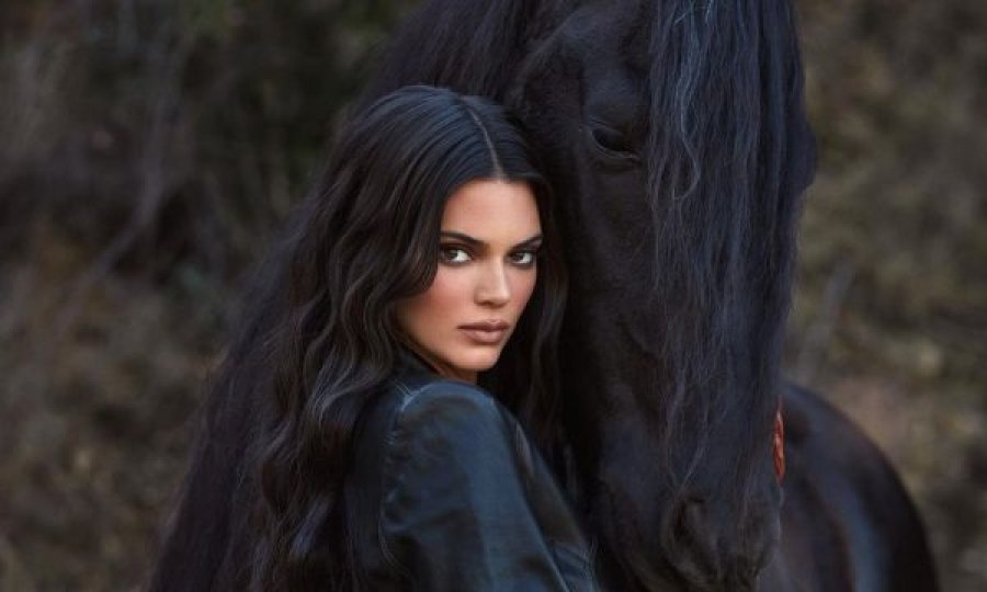 Kendall Jenner fotografohet në Los Angeles
