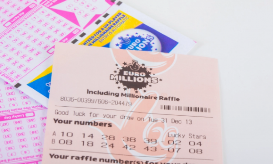 Një person fiton 59 milionë funte në lotari 