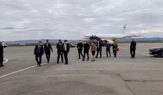 Arrin në Prishtinë ministri gjerman , pritet nga ministrja Gërvalla
