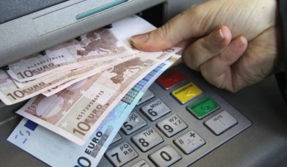 Sqarohet ministri Murati: 30 eurot ishin për 3 muaj, tash pesionet janë nga 100 euro