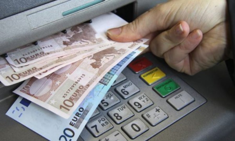 Sqarohet ministri Murati: 30 eurot ishin për 3 muaj, tash pesionet janë nga 100 euro