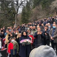 ” Shpirti i tij nga sot është në qiell në mes të engjujve”, i jepet lamtumira e fundit 9-vjeçarit nga Peja, Gent Nikqi