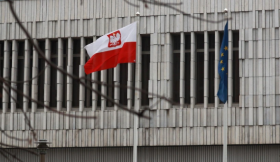 Rusia i hakmerret edhe Polonisë, i dëbon më shumë diplomatë sesa iu dëbuan