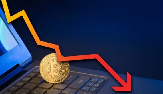Bitcoin shënon rënie të ndjeshme, tregu humb miliarda dollarë