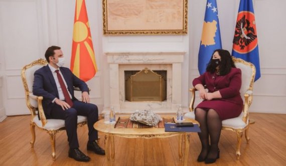 Presidentja Osmani ka pritur në takim ministrin e Jashtëm të Maqedonisë së Veriut, flasin për idetë e rikorigjimit të kufijve